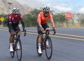 Jhonatan Narváez y Richard Carapaz, integrantes del Team Ineos, durante un entrenamiento en el país.