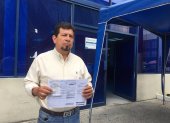 Humberto Salinas acudió hoy 27 de enero hasta la Cnel en Guayaquil para hacer su reclamo.