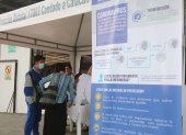 Los ciudadanos reciben indicaciones preventivas por el coronavirus.