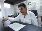Es arquitecto, urbanista e investigador urbano. Es docente de la Universidad de Guayaquil y coordinador de investigación de la facultad de Arquitectura