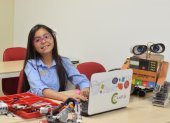 Emily es la miembro más joven de la comunidad Girls in Tech Ecuador y crea robots desde los 4 años.