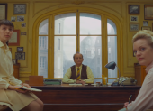 The French Dispatch es el título de la nueva película de Wes Anderson, cuyo elenco está conformado por reconocidos intérpretes como Bill Murray (en el centro).