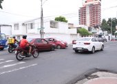 La intersección de Carchi y Vélez tiene mucho caos vehicular.