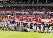 En julio de 2014 jugadores de Liga de Quito y Barcelona exigieron el pago de sueldos, en la cancha del estadio Rodrigo Paz.