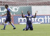 Los jugadores del Delfín festejan tras conseguir la victoria en su visita al Aucas.