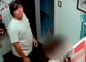El abusador fue captado en video.