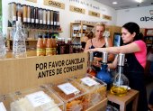 Negocio. La tienda Al Peso se especializa en la comercialización de productos al granel, orgánicos y ecológicos.