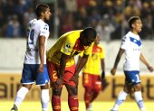 Jugadores de Aucas después de quedar fuera de Copa Sudamericana en Quito.