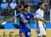 El jugador emelecista, Facundo Barcelo, celebra un tanto en contra del Blooming en el partido de ida el pasado 6 de febrero.