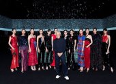 Giorgio Armani con las modelos del desfile.