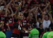 Gabriel Barbosa festeja el primer gol de Flamengo en la final de la Recopa Sudamericana.