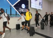 Los jugadores de Barcelona tras su arribo a Guayaquil.