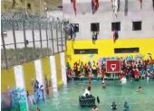 El video circuló en redes sociales, donde se observaba a los reclusos divertirse como en un complejo turístico.