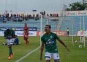 Bryan Rodríguez celebra el tanto de Orense ante Guayaquil City.