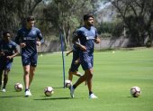 Rodrigo Aguirre (derecha) ya está habilitado para jugar con Liga de Quito.
