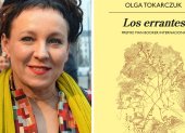 Olga Tokarczuk y la portada de la versión en español de su libro "Los errantes.