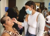 Alegría. Betty Onofre dijo sentirse feliz de haber sido maquillada por Carolina Peralta, quien tuvo la iniciativa.