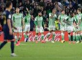 Los jugadores del Real Betis festejan el segundo tanto, que al final sirvió para la victoria sobre el Real Madrid