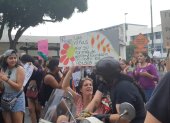 En la plaza San Francisco, centro de Guayaquil, organizaciones sociales marcharon por el Día de la Mujer.