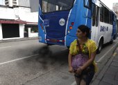El dióxido de carbono emanado por los autobuses también tiene un efecto negativo en la salud de las personas y contribuye al calentamiento global.