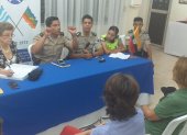 Cita. Los moradores expusieron su malestar a los gendarmes.