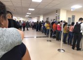 Fila de personas para realizarse el test del coronavirus.