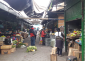 Las ventas en el mercado de Machachi está restringidas a personas de entre 25 y 50 años