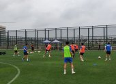 El Wuhan Three Towns durante su primera práctica de fútbol luego de que en esa ciudad se superó al coronavirus.