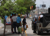 Entorno. En las calles de Guayaquil es común ver a las personas caminando, como un día normal.