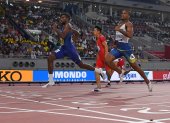 Noah Lyles (i), consiguió para Estados Unidos la medalla de oro en el Mundial pasado donde el crédito ecuatoriano, Alex Quiñónez (d) obtuvo el bronce.