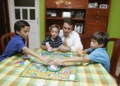 Desempolvar juegos de mesa para compartirlos en familia, es oportuno.