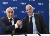 Philippe Piat (i) es el presidente de la Federación Internacional de Futbolistas Profesionales (FIFPRO).