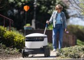 Robots atienden los pedidos a domicilio en un espacio de Washington.