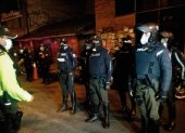 Efectivos de la Policía participaron la madrugada de este 31 de marzo en un operativo cumplido en el Mercado Las Cuadras de Quito.