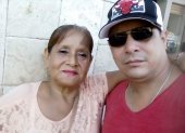 Víctor Hugo Rosado junto a su madre, Juana Cruz.