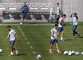 Los jugadores del Bayern trabajaron ayer con cierta normalidad. Cumplieron ejercicios con la pelota.