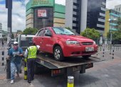 El Municipio de Quito retira los vehículos que incumplen las restricciones de movilidad.