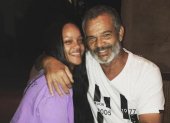 Rihanna junto a su padre,Ronald Fenty, quien se infectó de coronavirus y ella lo ha ayudado con un respirador.