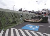 En el Hospital del IESS del Sur de Quito se instalaron carpas para alojar pacientes.