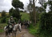 En el límite fronterizo, en Carchi, los patrullajes que realizan los militares se hacen a caballo.