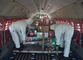 Militares de la Fuerza Aérea llevaron productos perecibles y no perecibles en un tercer vuelo a Galápagos.