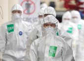 Daegu (Korea, Republic Of), 13/04/2020.- Medical workers in protective gear walk to wards, for COVID-19 patients, before their work shift at Dongsan Hospital in Daegu, South Korea, 13 April 2020. (Corea del Sur) EFE/EPA/YONHAP SOUTH KOREA OUT