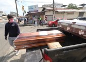 Muchas funerarias vendieron todo y se quedaron sin cofres durante los días más críticos.

Agencia (ag-extra)