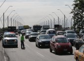 Gran carga vehicular en el Puente de la Unidad Nacional.