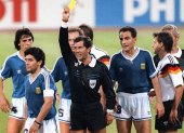 Edgardo Codesal fue quien pitó la final del Mundial de Italia 90, que se disputó entre Alemania y Argentina.