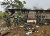 Miembros de Fuerzas Armadas encontraron tres campamentos utilizados por posibles disidentes de grupos ilegales.