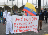 Pocos trabajadores salieron a los plantones que fueron convocados por parte de las organizaciones que conforman el Frente Unitario de los Trabajadores (FUT). En la foto, los de Concentración Deportiva de Pichincha se reunieron en los alrededores del Coliseo Rumiñahui para protestar por los despidos de 60  compañeros.