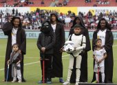 Liga de Quito recordó su festejo con disfraces y juguetes.