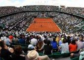 Imágenes como esta parecen ser una utopía para el año 2020. El coronavirus impide la presencia de un marco de público digno de torneos como Roland Garros.