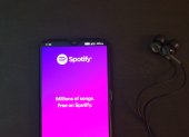 Spotify busca innovar al ofrecer podcast en video. Esta opción está en fase de prueba y es limitada.